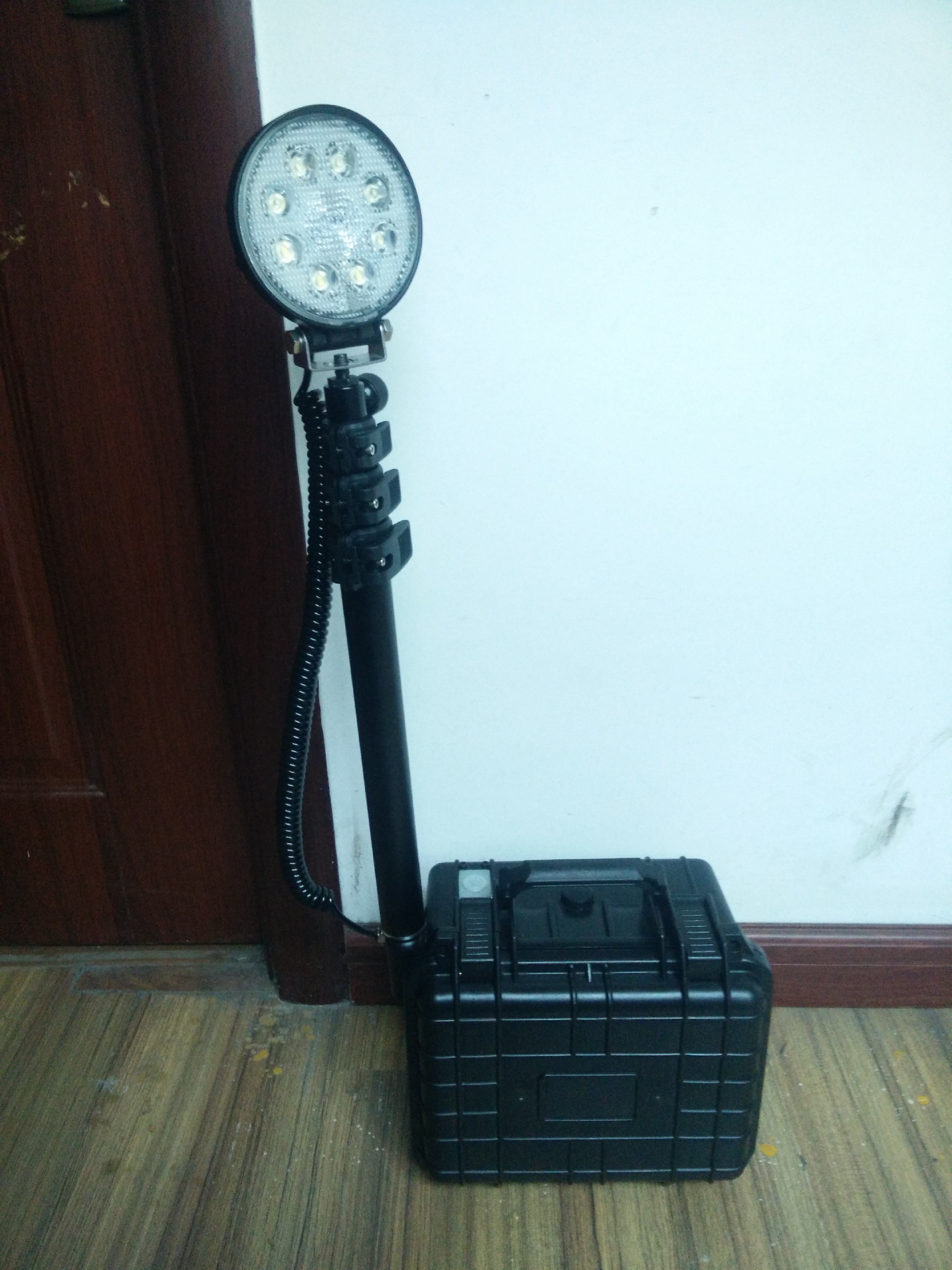 DOT135便攜式照明工作燈 一、適用范圍：